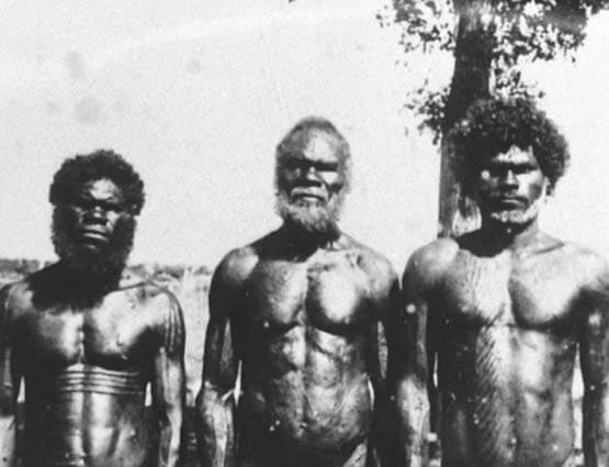 Jäger und Sammler 1939 in Australien. Bild von: http://commons.wikimedia.org/wiki/File:Bathurst_Island_men.jpg